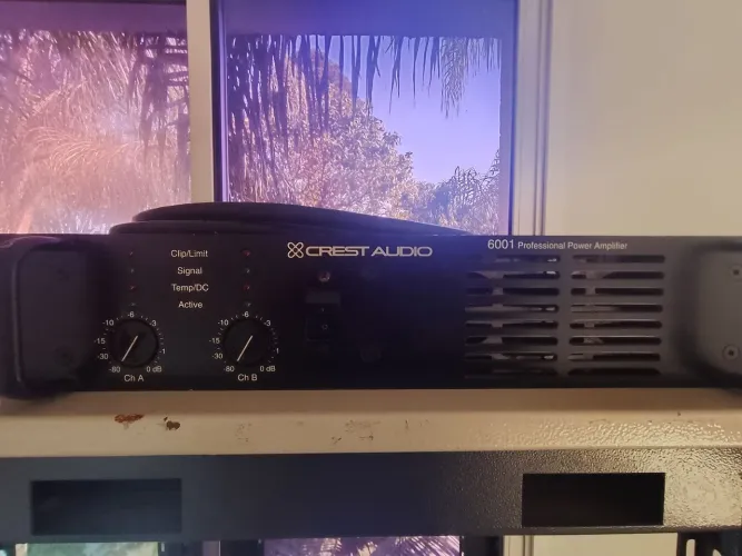 Amplificador potência de áudio para caixas CREST 6001