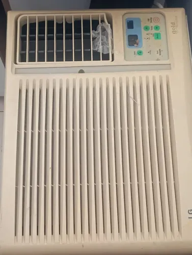 1 Ar-condicionados vendo ,faltando reparo mas esta funcionando
