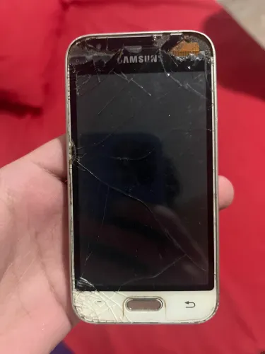 Celular j1 quebrado não liga 