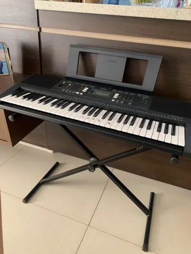 Piano elétrico
