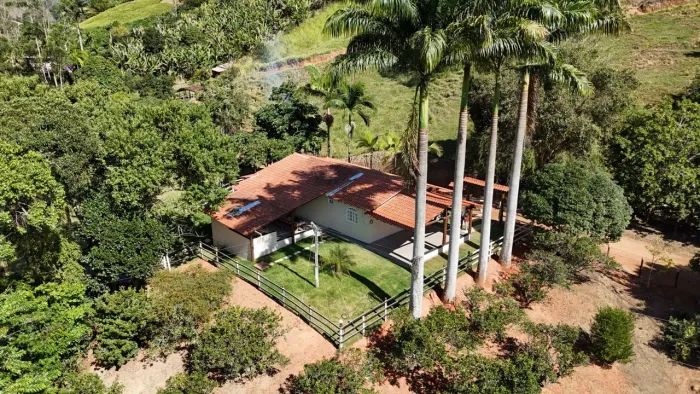 SÍTIO COM LINDA CASA NAS MONTANHAS CAPIXABAS