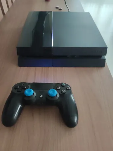 Playstation 4 + 4 jogos