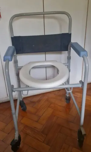 Cadeira Higiênica