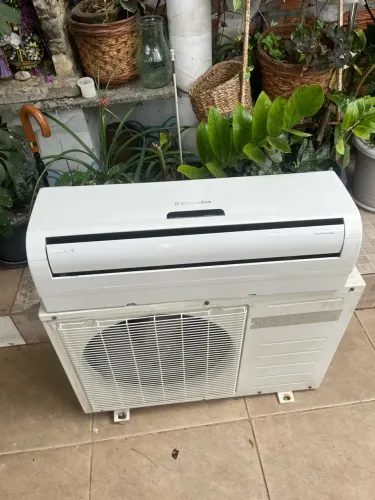 AR-CONDICIONADO ELECTROLUX 9.000 BTUs QUENTE E FRIO