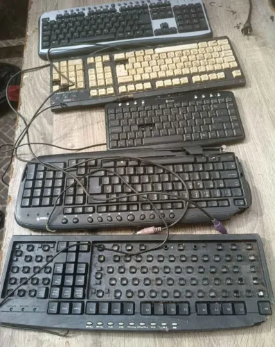 lotes de teclado antigos para PC,para usar as peças,está como nas fotos