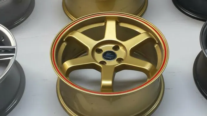 Roda aro 17 Hotform T37 Taluda Dourada Tala 7.5 Volkswagen gol 4X100 Jogo
