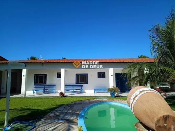 Excelente oportunidade no Morro Branco, casa com piscina distante 250m da praia