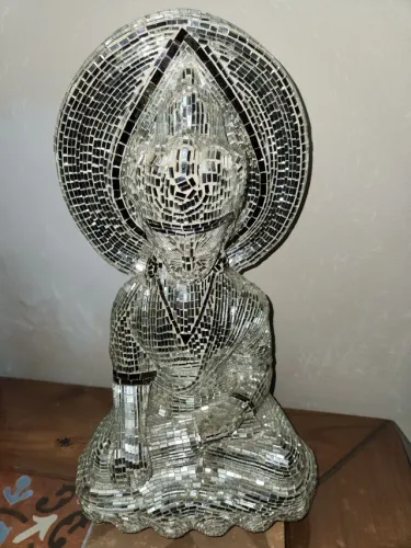 Linda peça Buda espelhado