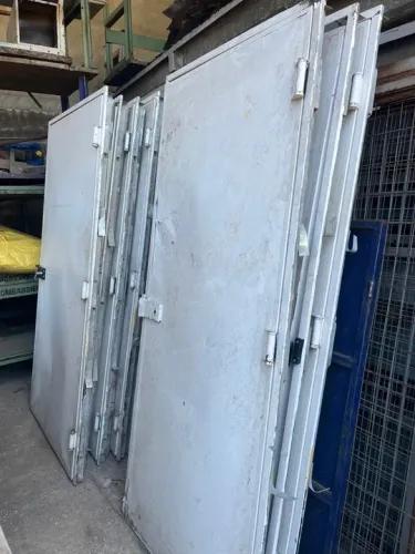 Portas corta chama/ porta corta fogo/ porta de saída de emergência
