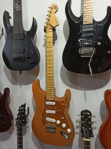 Guitarra Stratocaster Artwood
