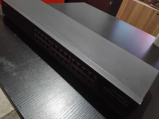 Switch 24 Portas Planet Fnsw 2401 10/100Mbps