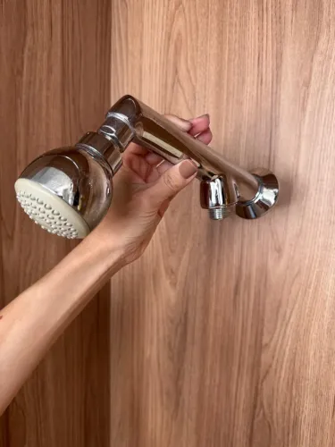 Chuveiro com ducha manual