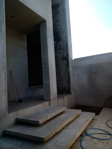 Tiradentes/Betim - Casa em construção em lote de 300m²