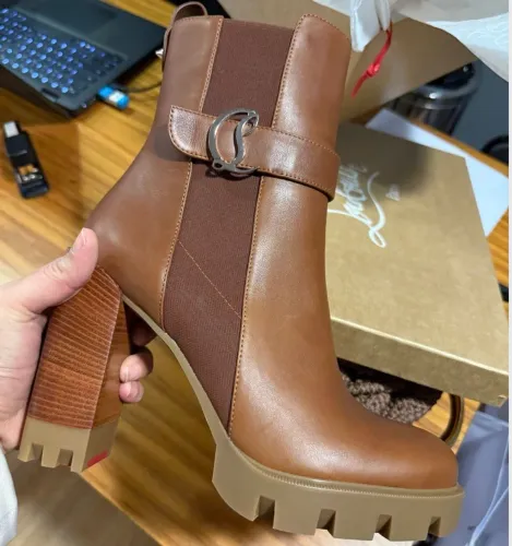 Bota Christian Louboutin 37 