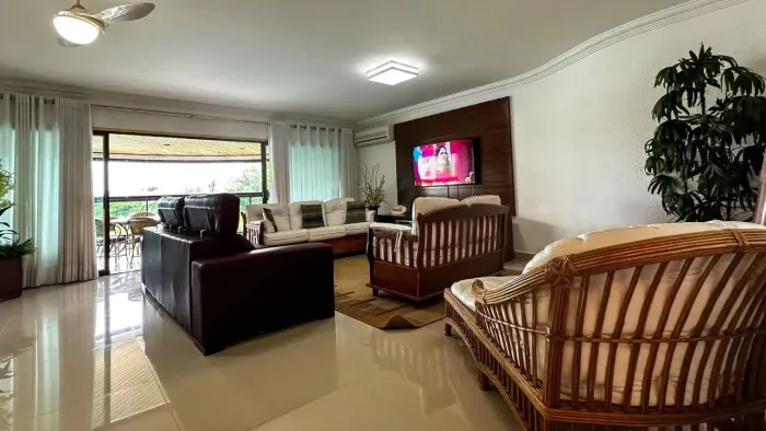 Apartamento no condomínio Tortugas na praia da Enseada, Guarujá
