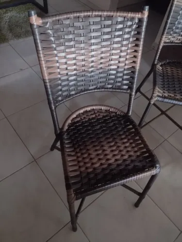 Cadeiras de Ferro com Material Sintético.