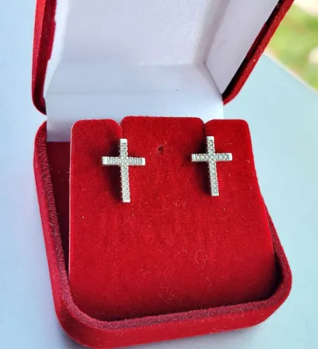 PROMO! Brincos Crucifixo Prata com Zircônias