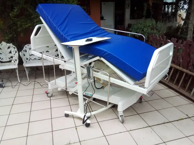 Cama Hospitalar Articulada elétrica 8movimentos.
