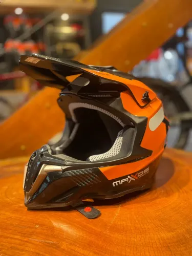 Capacete Motocross Mattos Racing Combat Leggero