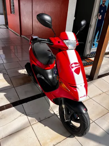 Moto scooter 50 cc Ducati Vespa automática cvt