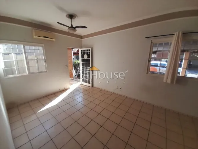 Condomínio Portal dos Pinheiros - Casa térrea com 3 quartos para alugar no Parque São Seba