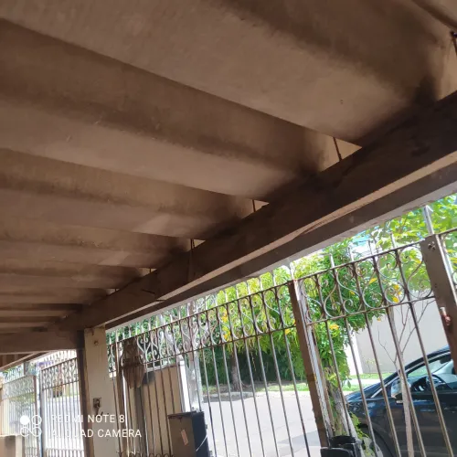VENDO CASA ANTIGA EM BAIRRO NOBRE. Casa de 100 m² em terreno de 324 m².