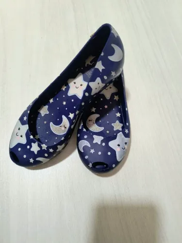 Melissa infantil que brilha no escuro
