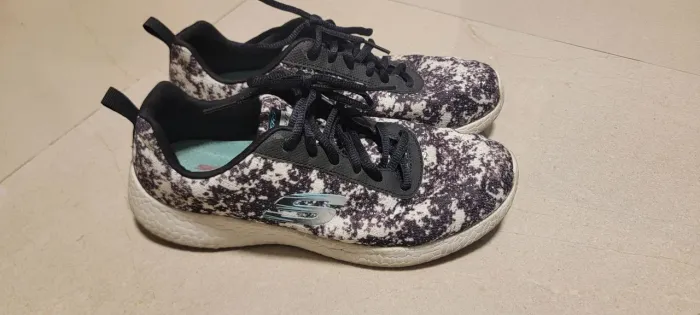 Tênis sketchers 38