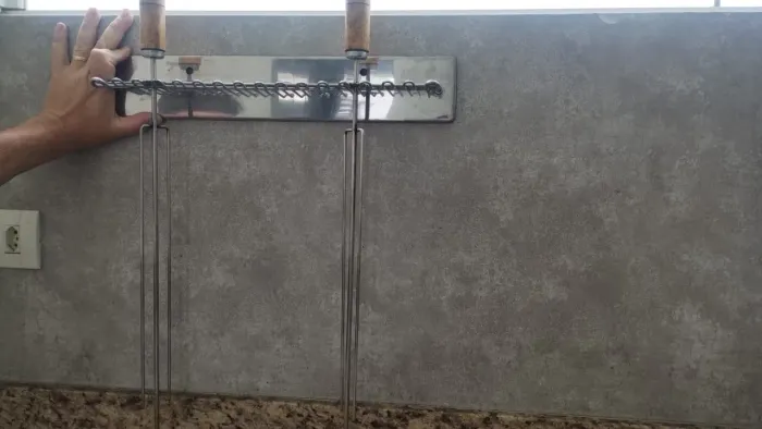 Suporte para espetos Gira grill