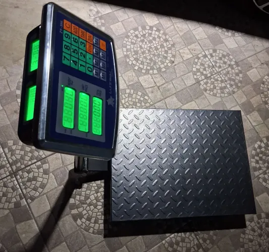 Balança digital 600kg.