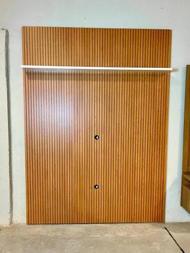 Painel Ripado de Madeira com Prateleira Para tv de 65 Polegadas 