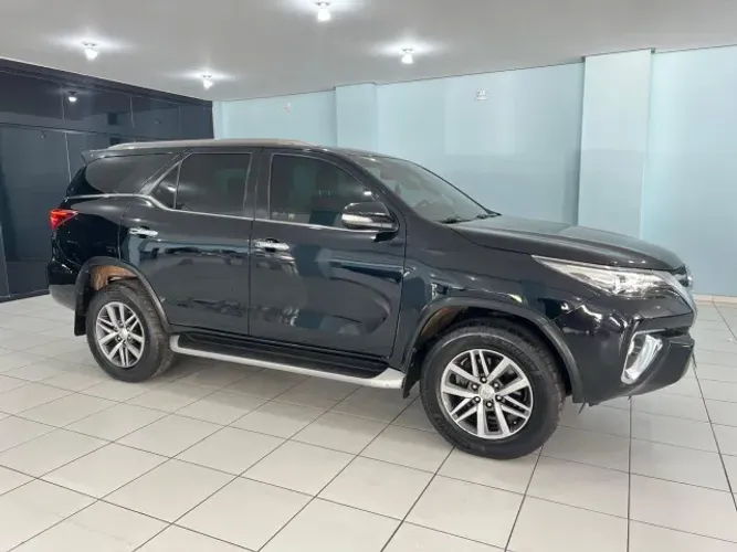 Toyota Hilux SW4 SRX 4X4 2.8 TDI 16V Dies. Aut. 2017