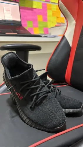 YEEZY BOOST 350v2 BRED