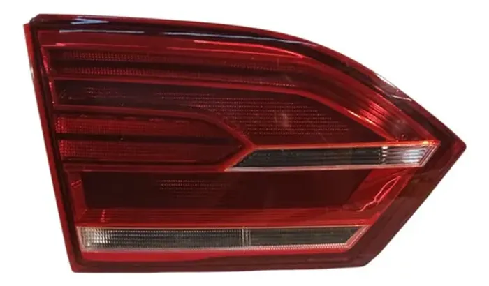 Lanterna Esquerda Tampa Traseira Vw Jetta 2012 2013 Detalhe