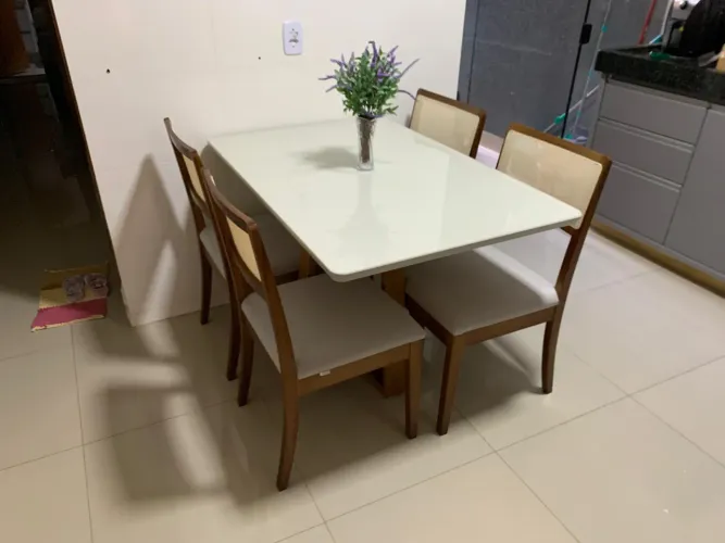 Mesa nova de madeira e acabamento laca pronta entrega 