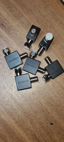 adaptadores de antena coaxial de 90 graus, especificamente para TVs da marca Samsung.