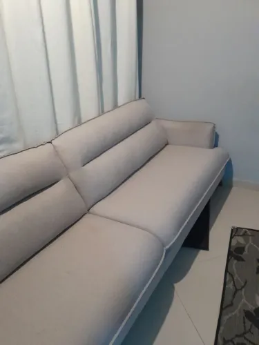 Sofá Moderno e Confortável - Perfeito para sua Sala!