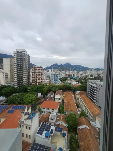 O Melhor da Tijuca a seus Pés: Apartamento de 105m² com 3 Quartos, Próximo ao Metrô e Laze