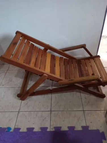 ESPREGUIÇADEIRA DE MADEIRA EM EXCELENTE ESTADO