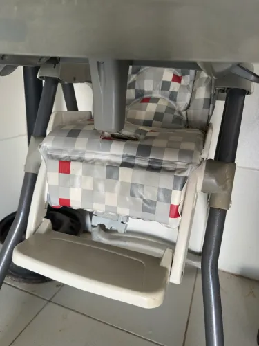 Cadeira de alimentação infantil 