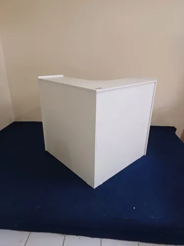 Balcão Caixa de Atendimento em L Prateleiras Branco