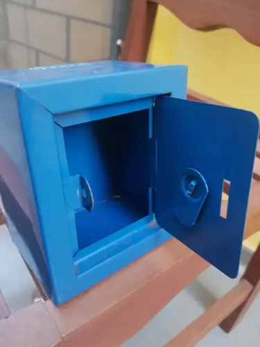Cofrinho para Moedas em forma de cofre (antigo)