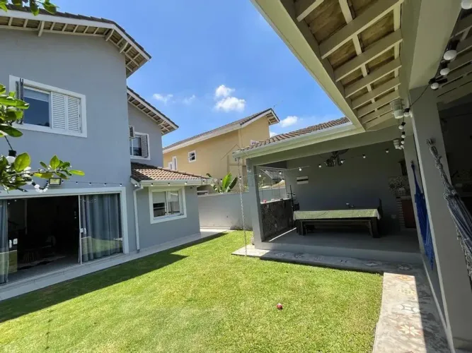 Casa à venda na Granja Viana, com 4 quartos, com 163.52 m²