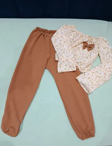 Conjunto Feminino Floral com Calça Sarja
