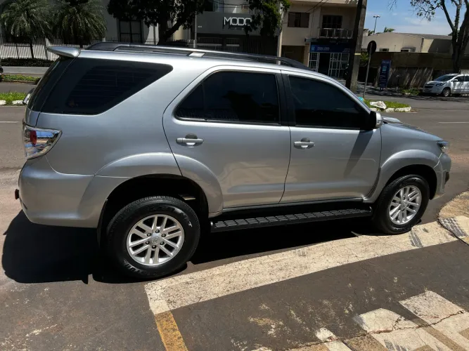 Toyota Hilux SW4 SRV D4-d 4X4 3.0 TDI Dies. AUT 2015