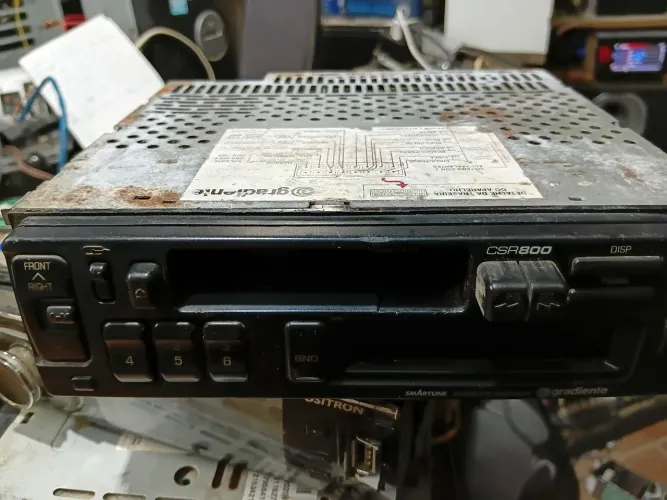 Rádio cd gradiente csr800 no estado conforme fotos e anuncio sem garantia. Para peças. 