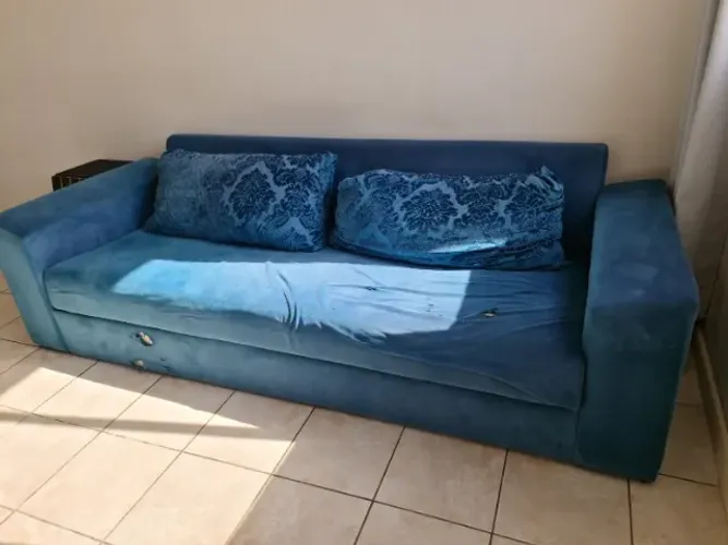 Sofá 3 lugares com 2 almofadas de capa lavável