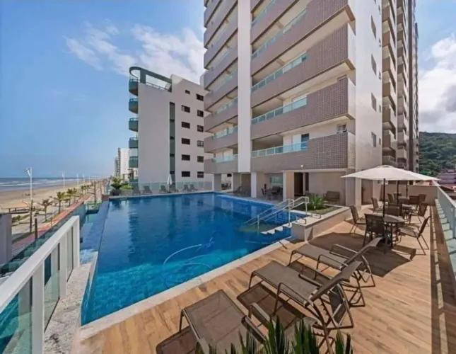 Imóvel para venda possui 114 metros quadrados com 3 quartos em Jardim Lunamar - Mongaguá -