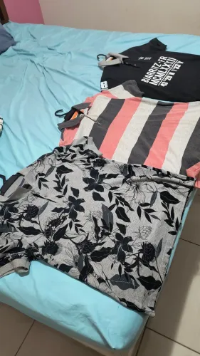 Vendo conjunto de três camisas polos tamanho M sou de Taubaté e não entrego