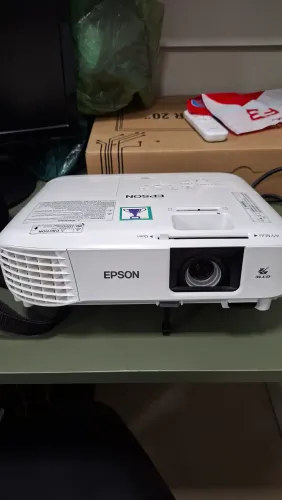 Retroprogetor novo apenas pouco tempo de uso.